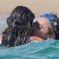 Leonardo-DiCaprio-Camila-Morrone-Kissing-France-2018_28229.jpg