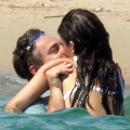 Leonardo-DiCaprio-Camila-Morrone-Kissing-France-2018_28329.jpg